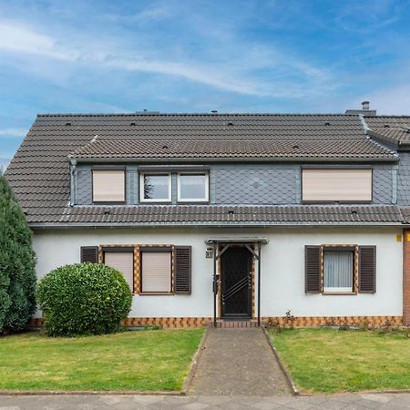 Cozy Villa With Garden, Balcony And Parking Area In Duesseldorf Екстериор снимка