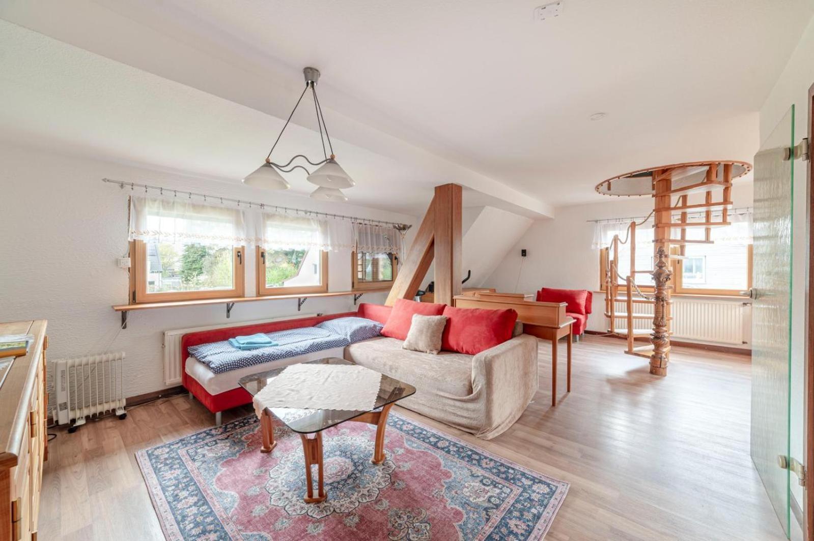 Cozy Villa With Garden, Balcony And Parking Area In Duesseldorf Екстериор снимка